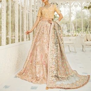 Suffuse by sana yasir mehendi outfit desi Pakistani